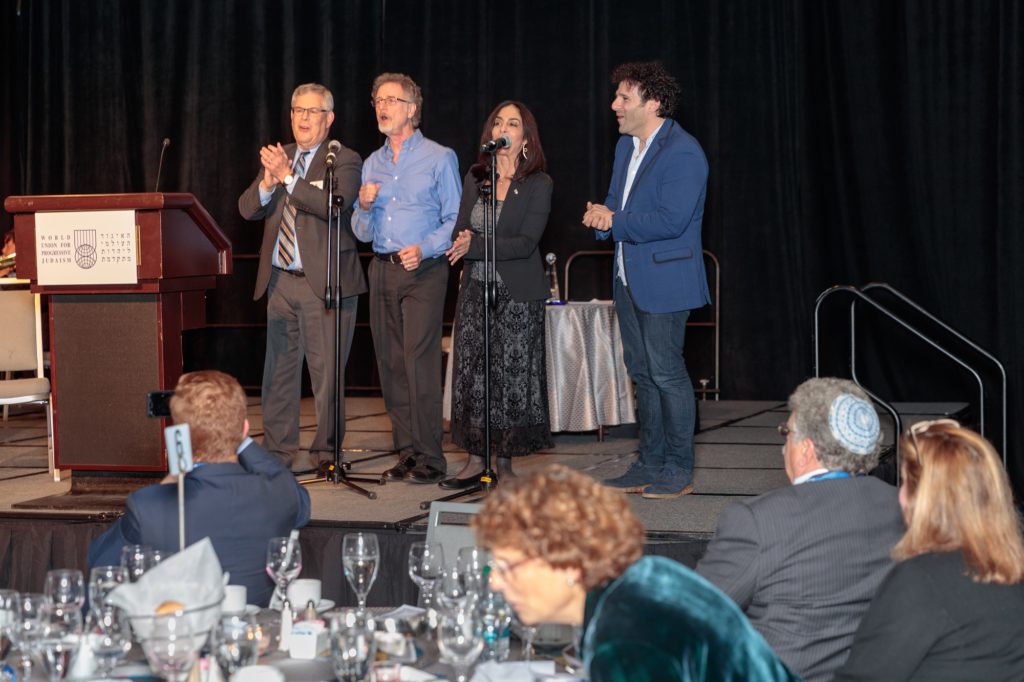 Singing Debbie Friedman's Ose Shalom at the WUPJ WRJ IHAD Gala Dinner in Boston 2017