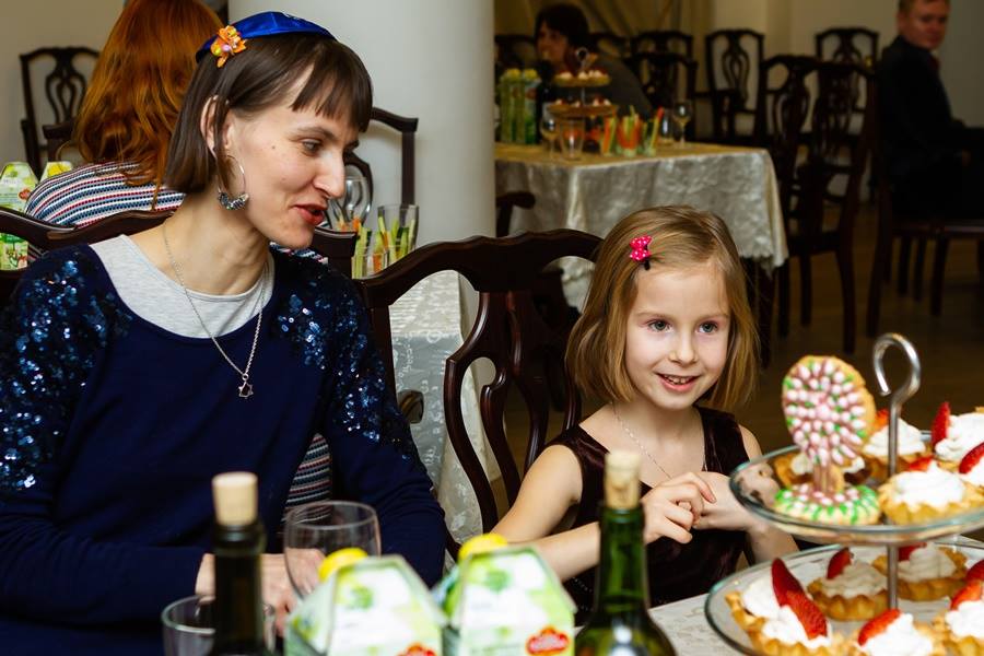 Celebrating Tu Bshvat at Shaarei Shalom in St Petersburg